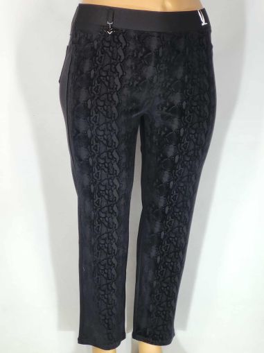 Дамски макси много еластичен плътен панталон в големи размери с интересна щампа в предната част на крачола в черно  03 00550