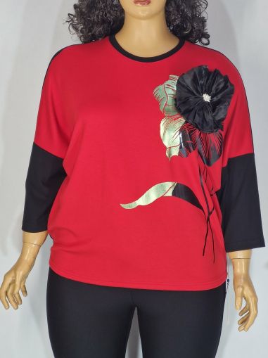 Дамска макси блуза в големи размери от плътно трико с  щампа  и апликация цвете  в черно   01 01550