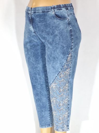 Дамски макси дънки в големи размери с  интересна бродерия в синьо 02 00572