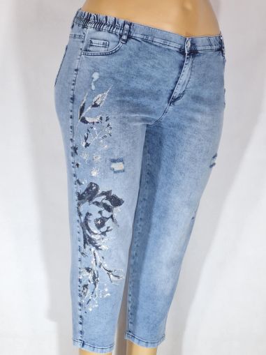 Дамски макси дънки в големи размери с  интересна щампа цветя и камъни с кръпки в синьо 02 00574