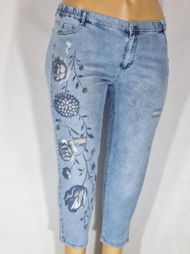 Дамски макси дънки в големи размери с  интересна щампа цветя и камъни с кръпки в синьо 02 00576