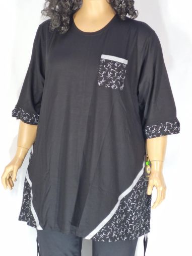 Дамски макси разкроен блузон в супер големи размери с щампа  в черно 10 00111