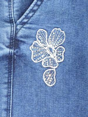Дамски макси  летни еластични дънки в големи размери с нежни камъчета и бродерии на цветя в синьо  02 00369