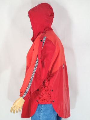 Дамско макси пролетно-летно яке тип ветровка в големи размери съчетание от промазана материя и трико с качулка в червено   06 00236