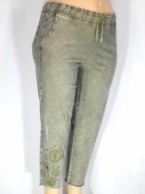 Дамски макси спортни  еластични дънки в големи размери с нежна бродерия и камъчета с връзки в зелено    02 00453