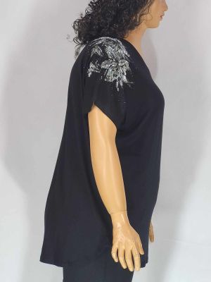 Дамска макси блуза в големи размери от  трико с щампа от камъчета на раменете и шпиц деколте  01 01401