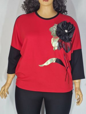 Дамска макси блуза в големи размери от плътно трико с  щампа  и апликация цвете  в черно   01 01550