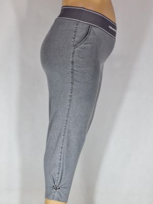 Дамски макси  еластичен тънък спортно елегантен панталон в големи размери с  баста и халка на крачолите ,широк ластик в сиво каре   03 00562