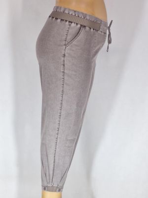 Дамски макси тънък  спортно елегантен панталон в големи размери с   широк ластик и връзки на колана и ластик и капси на крачолите в бежаво рае  03 00564