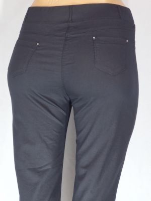 Дамски макси тънък еластичен панталон в големи размери с нежни камъчета на крачола в черно 03 00565