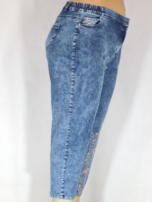 Дамски макси дънки в големи размери с  интересна бродерия в синьо 02 00572