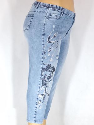 Дамски макси дънки в големи размери с  интересна щампа цветя и камъни с кръпки в синьо 02 00574