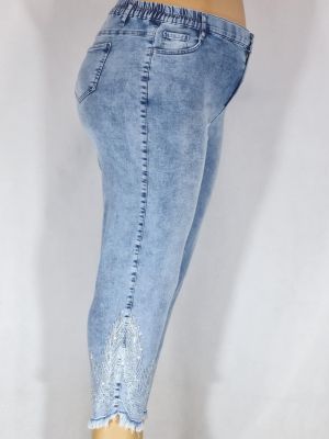 Дамски макси дънки в големи размери с  интересна бродерия и камъни  в синьо 02 00575