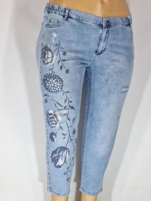 Дамски макси дънки в големи размери с  интересна щампа цветя и камъни с кръпки в синьо 02 00576