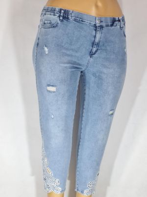 Дамски макси дънки в големи размери с  интересна бродерия цветя и камъни с кръпки в синьо 02 00577