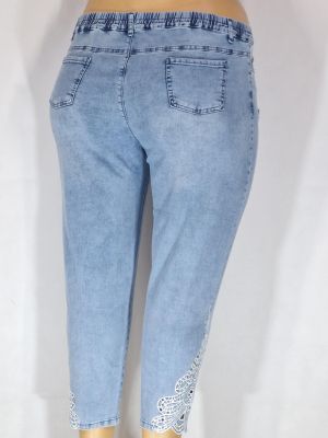 Дамски макси дънки в големи размери с  интересна бродерия цветя и камъни с кръпки в синьо 02 00577