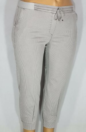 Дамски макси тънък  спортно елегантен панталон в големи размери с   широк ластик и връзки на колана и ластик и капси на крачолите в бежаво рае  03 00566