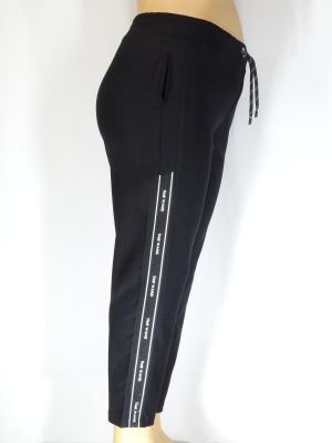 Дамски зимен спортен панталон в супер големи размери с кант отстрани 03 00366