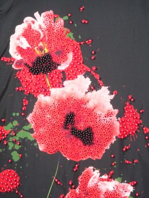 Дамско макси зимно яке в големи размери с качулка и интересна щампа на цветя и паети 06 00167