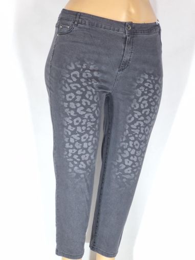 Дамски макси дънки в големи размери с  интересна тигрова щампа в сиво 02 00571