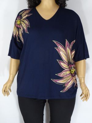 Дамска макси  блуза в големи размери от трико с интересна щампа цветя и камъчета в тъмно синьо 01 01282