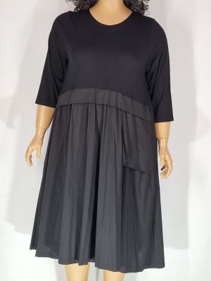 Дамска макси рокля в големи размери  с интересна кройка и съчетание трико и тънък плат в черно 05 00371